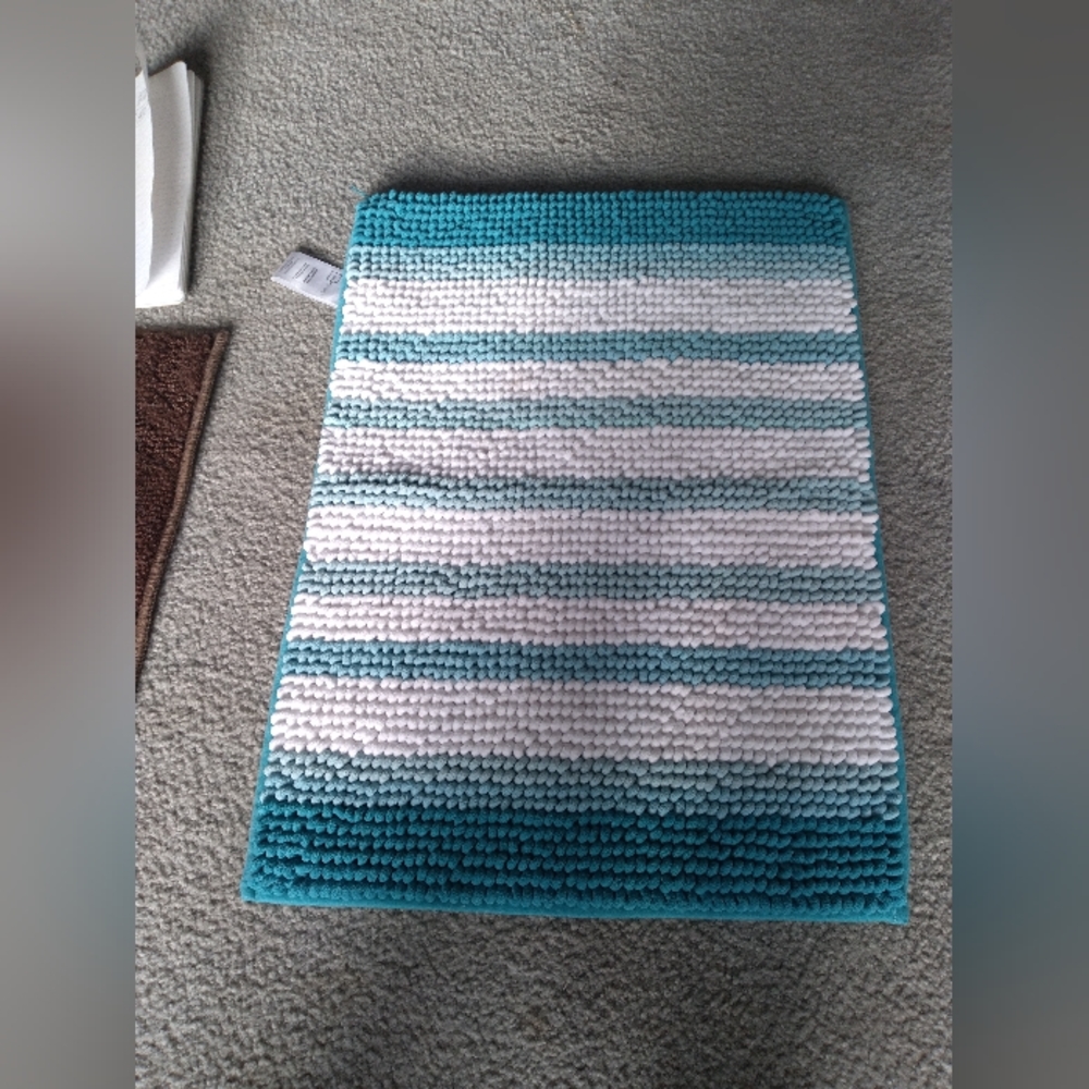 Mainstays Bath Rug/ mat - Picture 5 of 5
